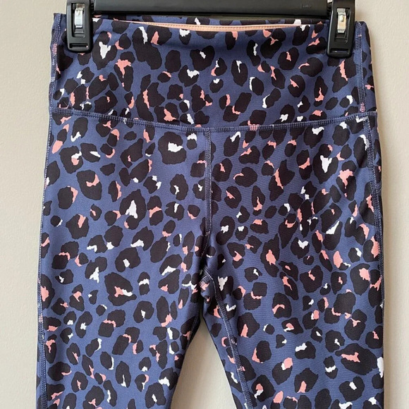 Marika Sport Women's Medium Leopard Stretch Activewear Crop Leggings Navy Peach - Picture 5 of 15